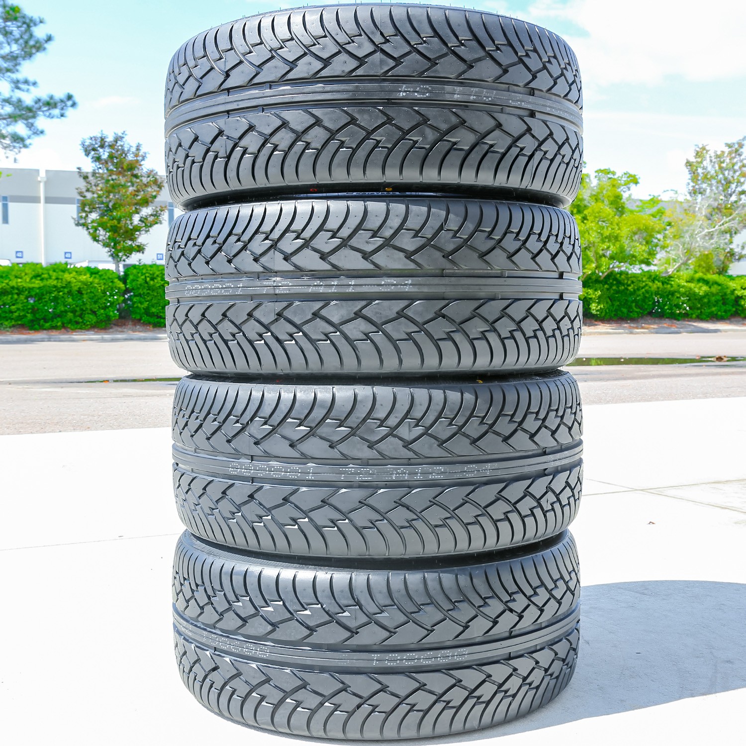 2 Tires Dcenti D9000 305/30R26 109W XL A/S High Performance