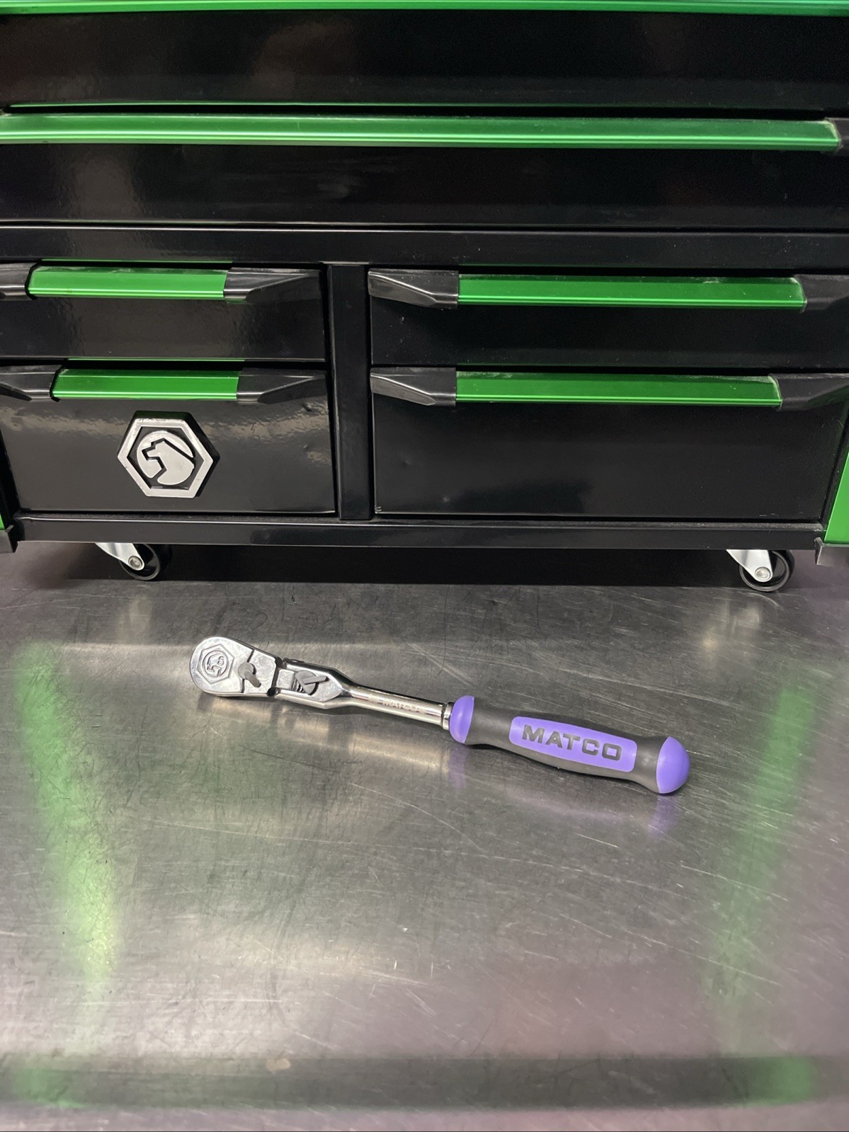 NEW! Matco Tools AFR68LFP 1/4” Locking Flex Head Ratchet 7-3/4” Purple