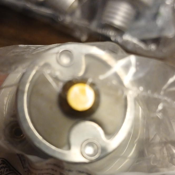 Leviton Bulb Socket Adapter White 4 Pack UL Listed NOM CSA Brand New In Package