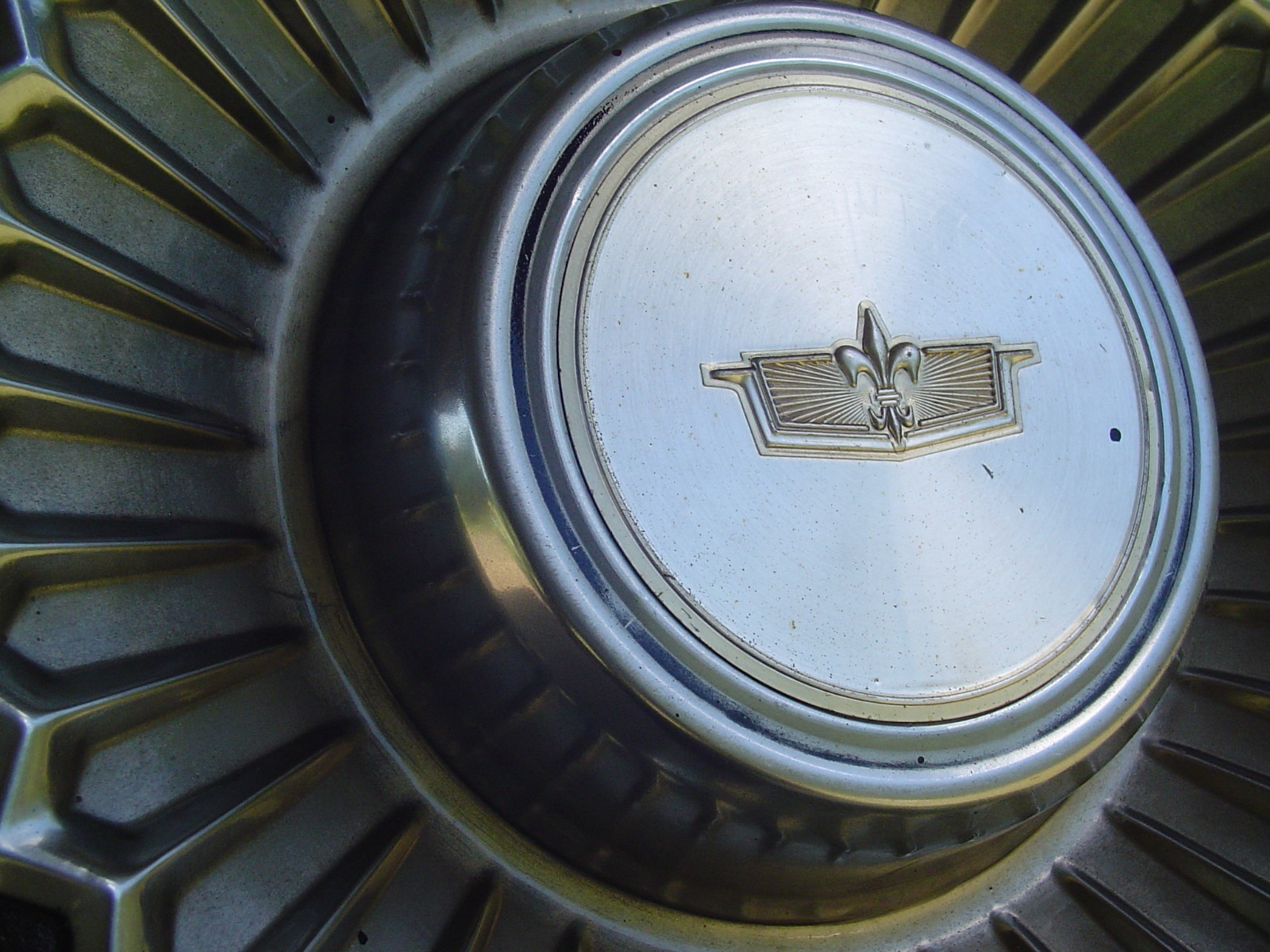 1977 1978 1979 CHEVY CHEVROLET CAPRICE VINTAGE HUB CAPS WHEEL COVERS CENTER CAP