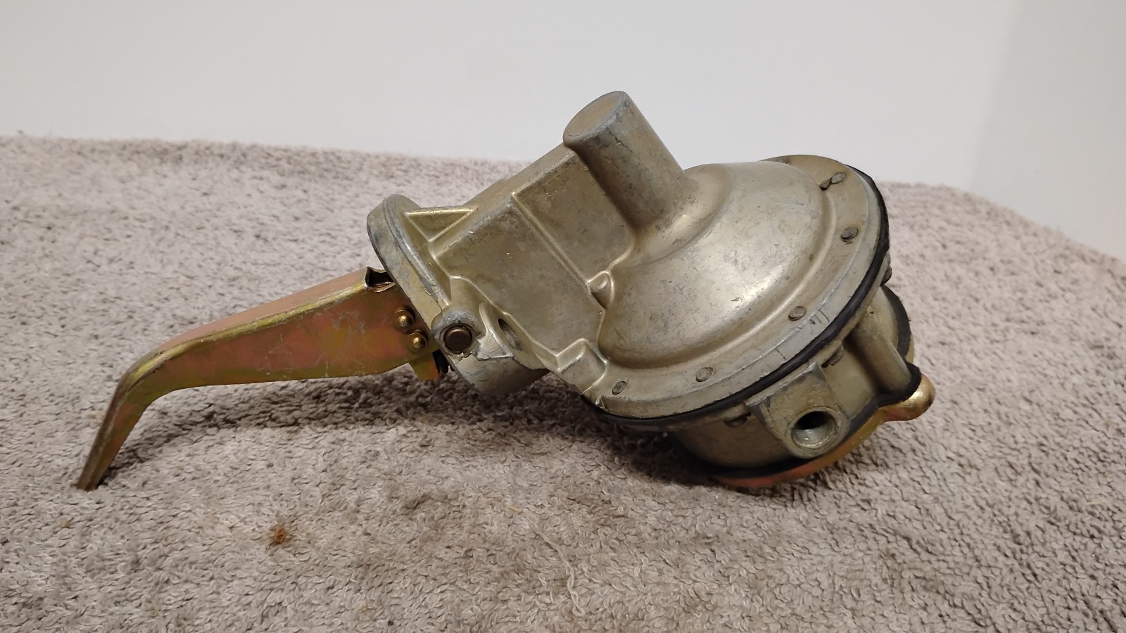 NOS (New Old Stock) AIRTEX Mechanical Automotive Division Fuel Pump 719 AX. (00)
