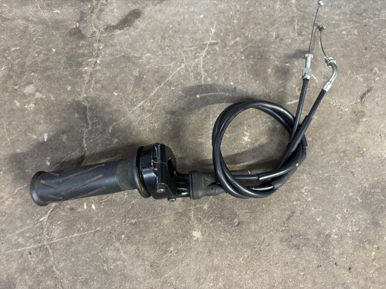 Yamaha R1 YZFR1 YZF 02 03 2002 2003 OEM Righ Twist Tube Grip Throttle Cables