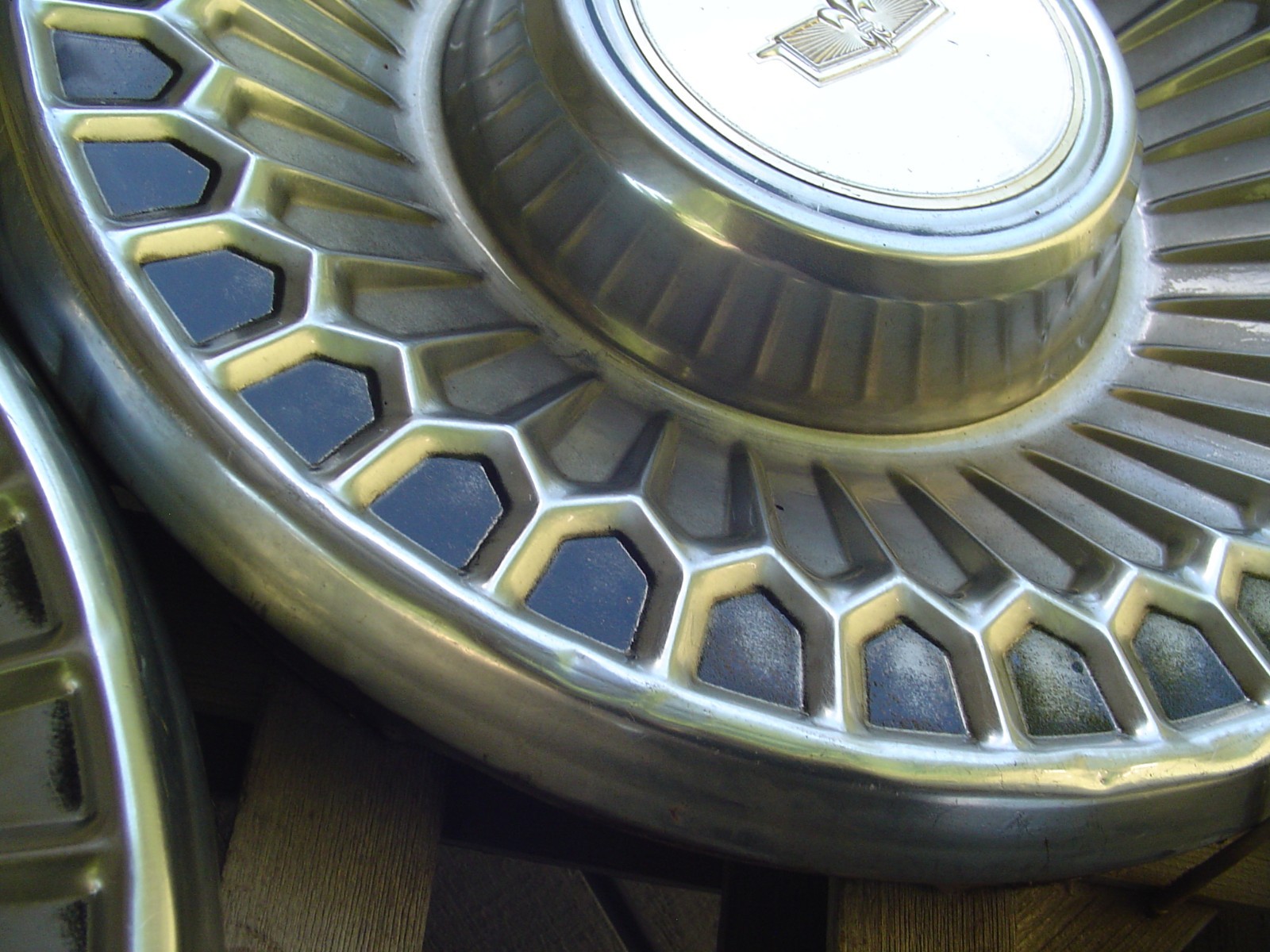 1977 1978 1979 CHEVY CHEVROLET CAPRICE VINTAGE HUB CAPS WHEEL COVERS CENTER CAP