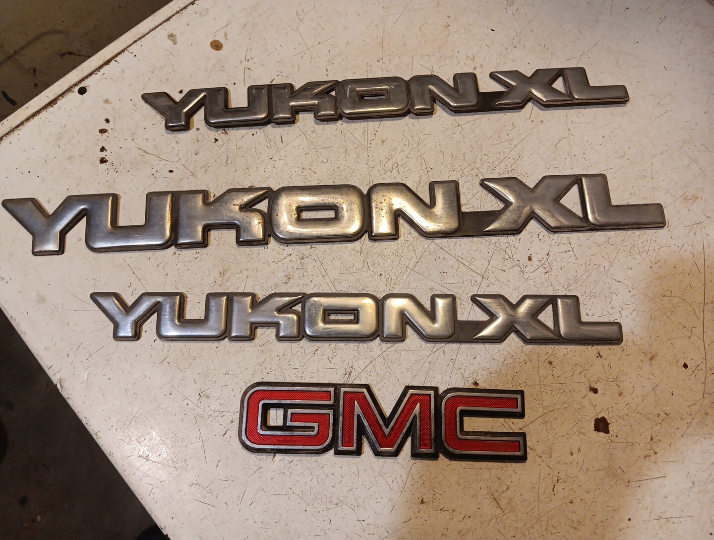 GMC Yukon XL Side And Rear Badges 15746541