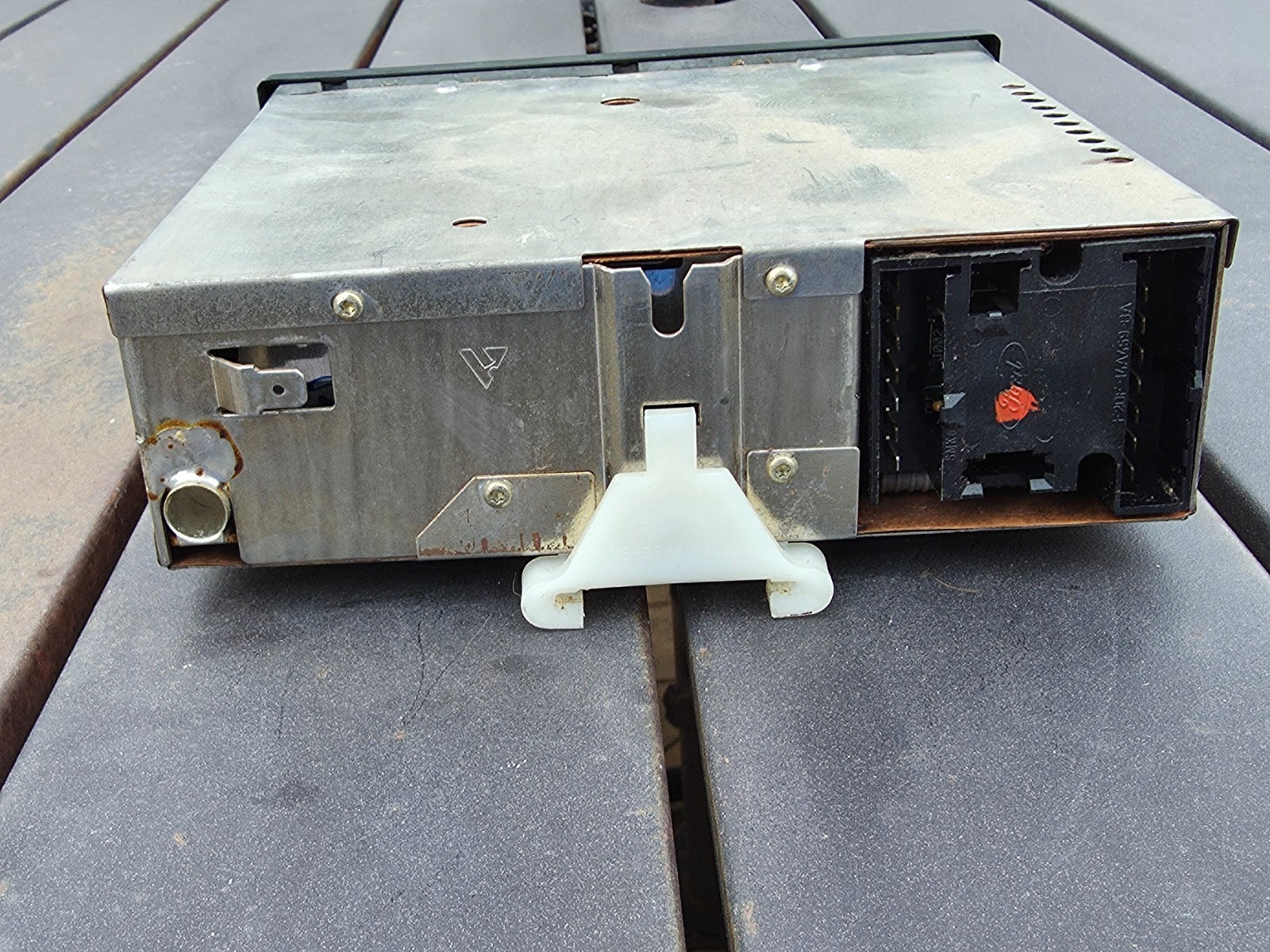 1990’s FORD MUSTANG THUNDERBIRD F150 AM/FM CASSETTE HEAD UNIT F68F-19B132-CA OEM
