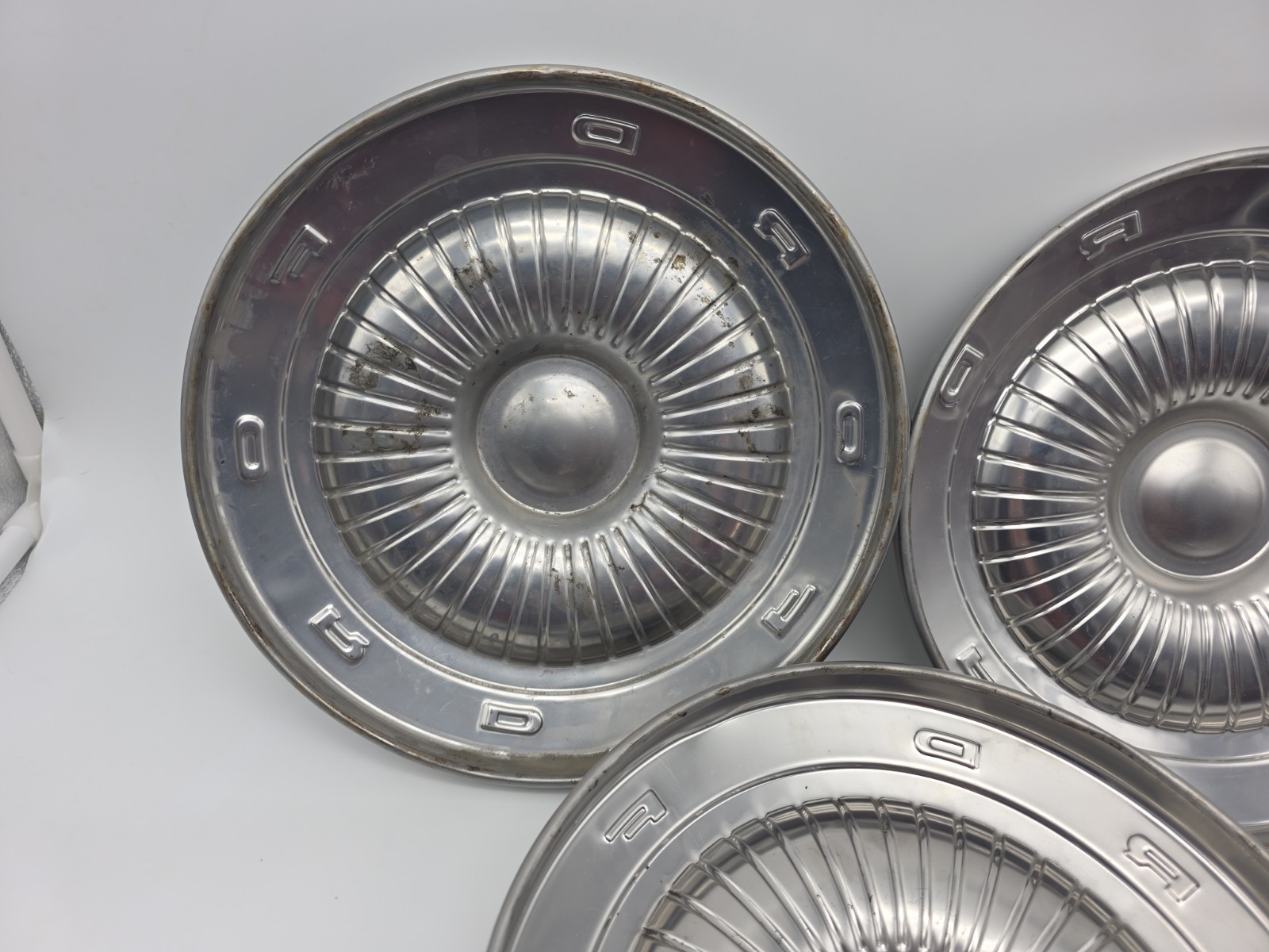 SET OF 5 FORD GALAXIE POVERTY DOG DISH HUBCAPS 10 1/2″