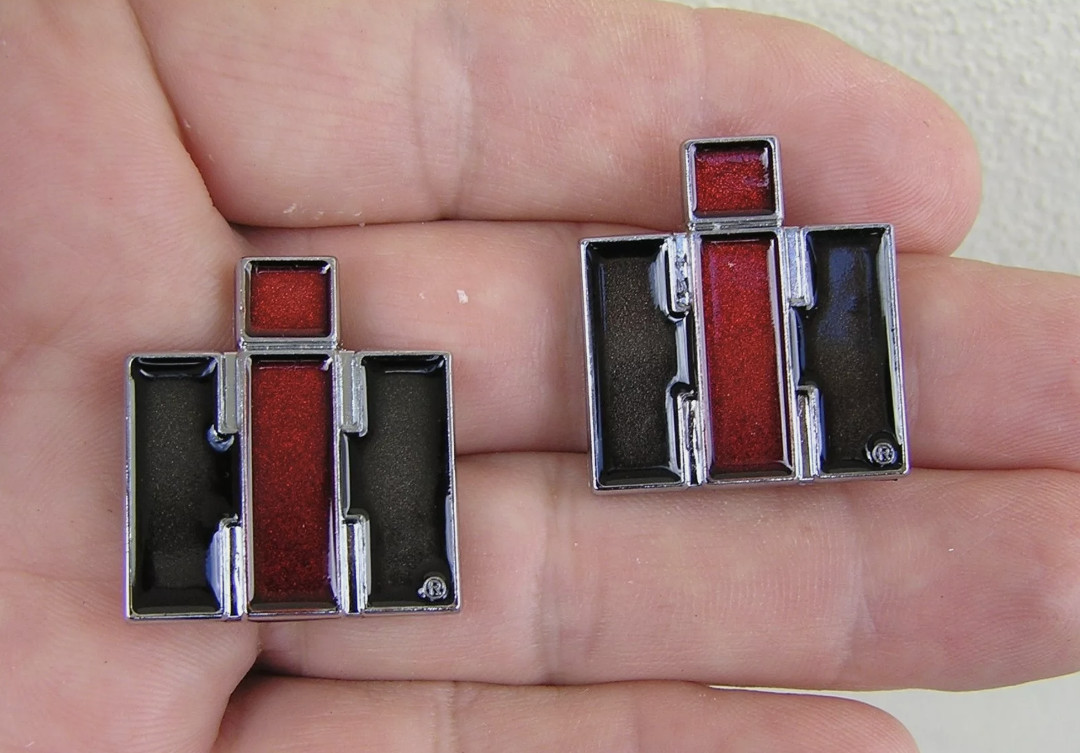 INTERNATIONAL SMALL PAIR Interior/Exterior 25mm HI CAR EMBLEM Metal Badge X 2