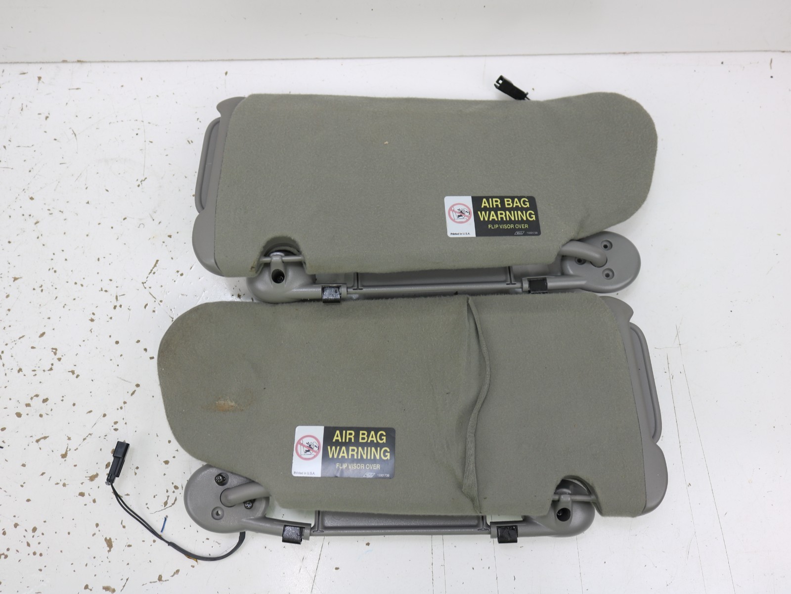 2000-2005 Buick LeSabre Gray Sun Visor Pair Lighted Mirrors LH RH OEM Cloth