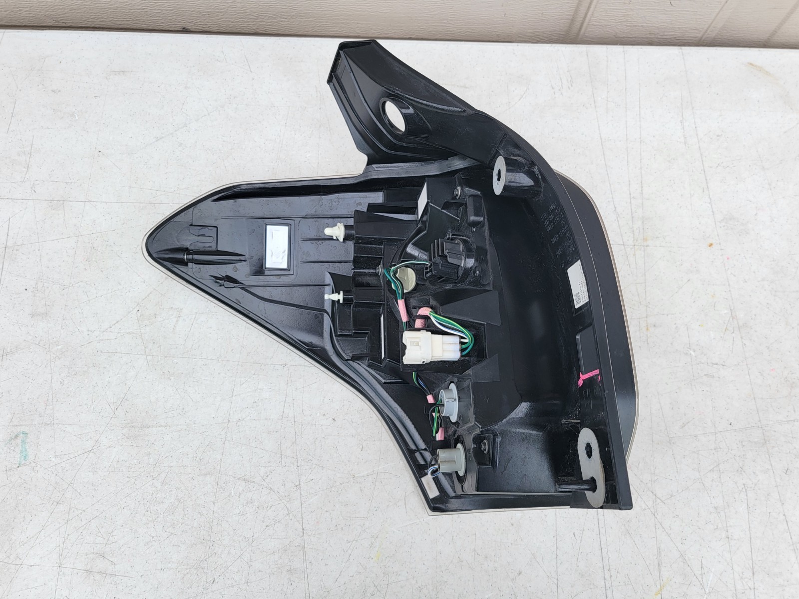2016-2018 SUBARU FORESTER TAIL LIGHT RIGHT OEM 84201-SG141