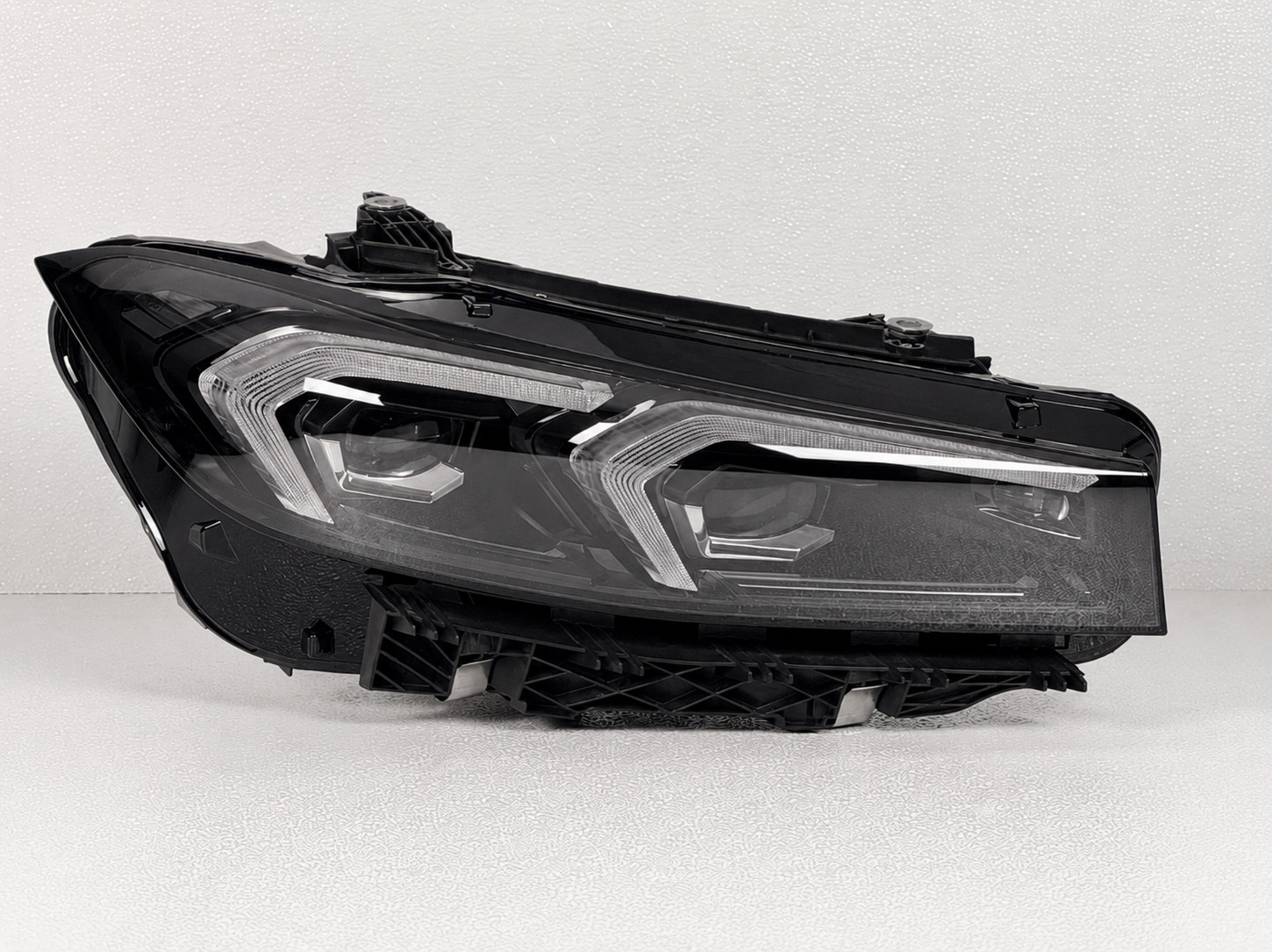 GENUINE! 2023-2026 BMW 3-SERIES M340I W/ADAPTIVE PASSENGER HEADLIGHT 63117886944