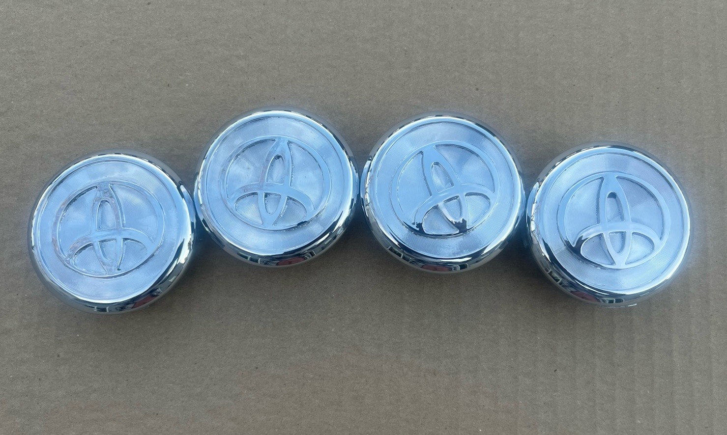 SET OF 4 TOYOTA WHEEL RIMS CENTER CAPS SILVER LOGO 62MM CAMRY