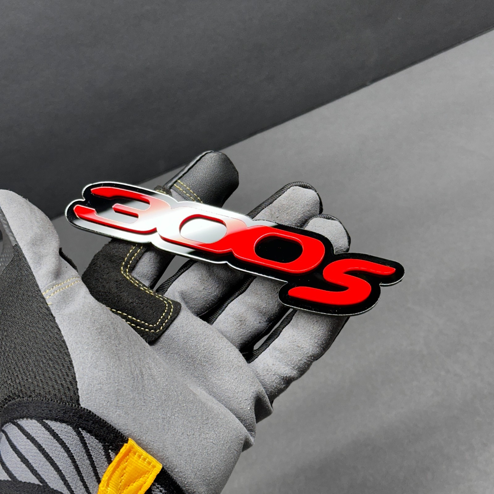2PC(pair)300S Emblem Fender Badges RedBlack Aggressive Custom Design