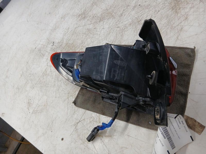 2018-2021 Buick Enclave RH Tail Light Assembly quarter panel mounted OEM