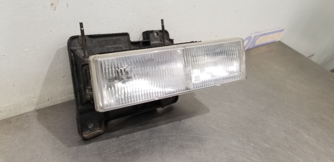 98 CHEVY SUBURBAN 2500 HEADLIGHT HEADLAMP RIGHT PASSENGER COMPOSITE