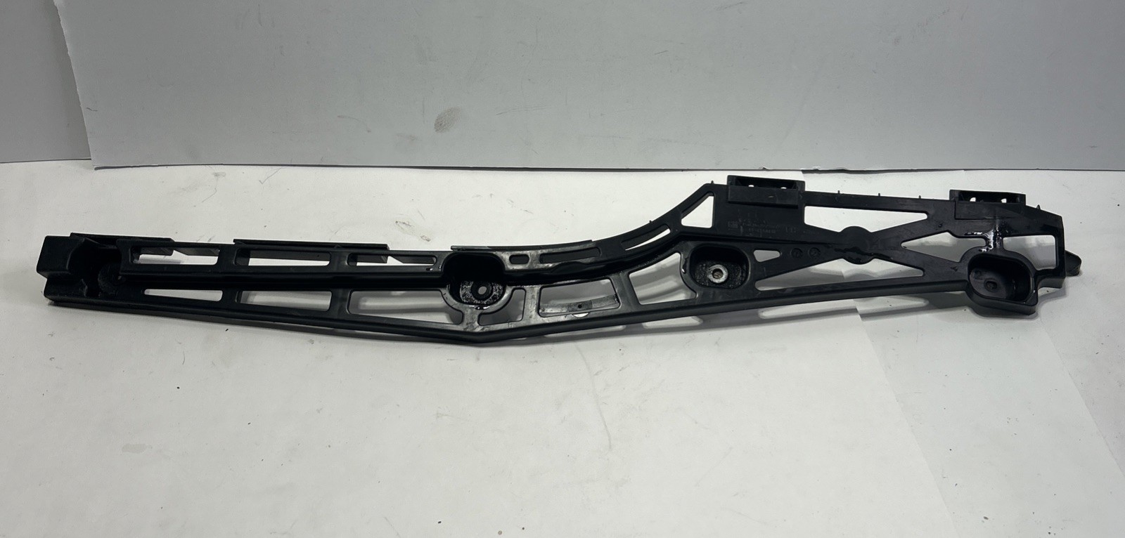 New 2014-2017 GM OEM Buick Regal Right Rear Bumper Bumper Inner Bracket 22793772