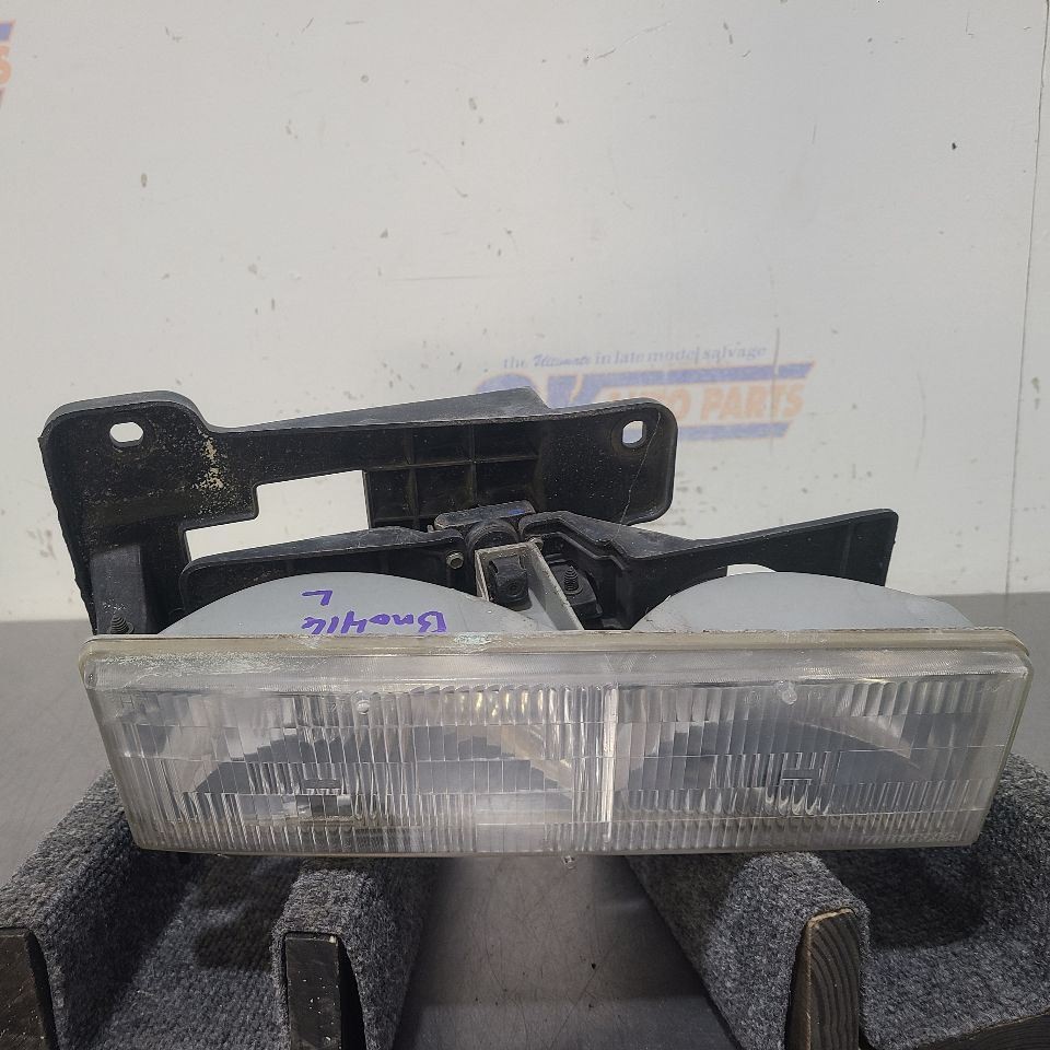 98 1998 CHEVY TAHOE HEADLIGHT LAMP LEFT DRIVER