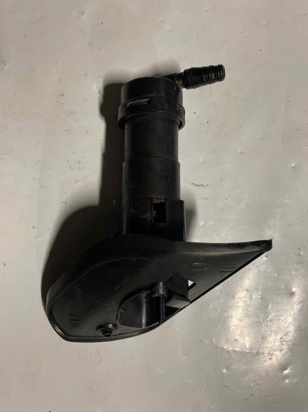 SAAB 9-3 Washer Nozzle Rh Headlamp Washer Nozzle 03 Only 12785534