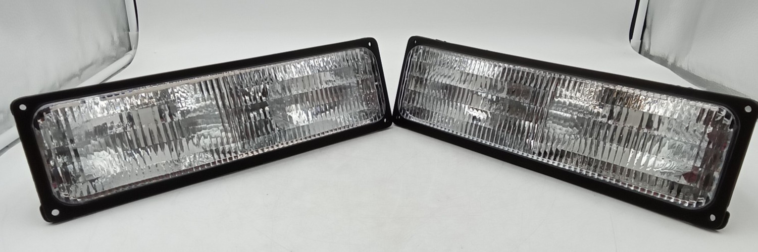 Eagle Eyes GM096 U000R & U000L Headlight Assembly Set for 94-00 GMC