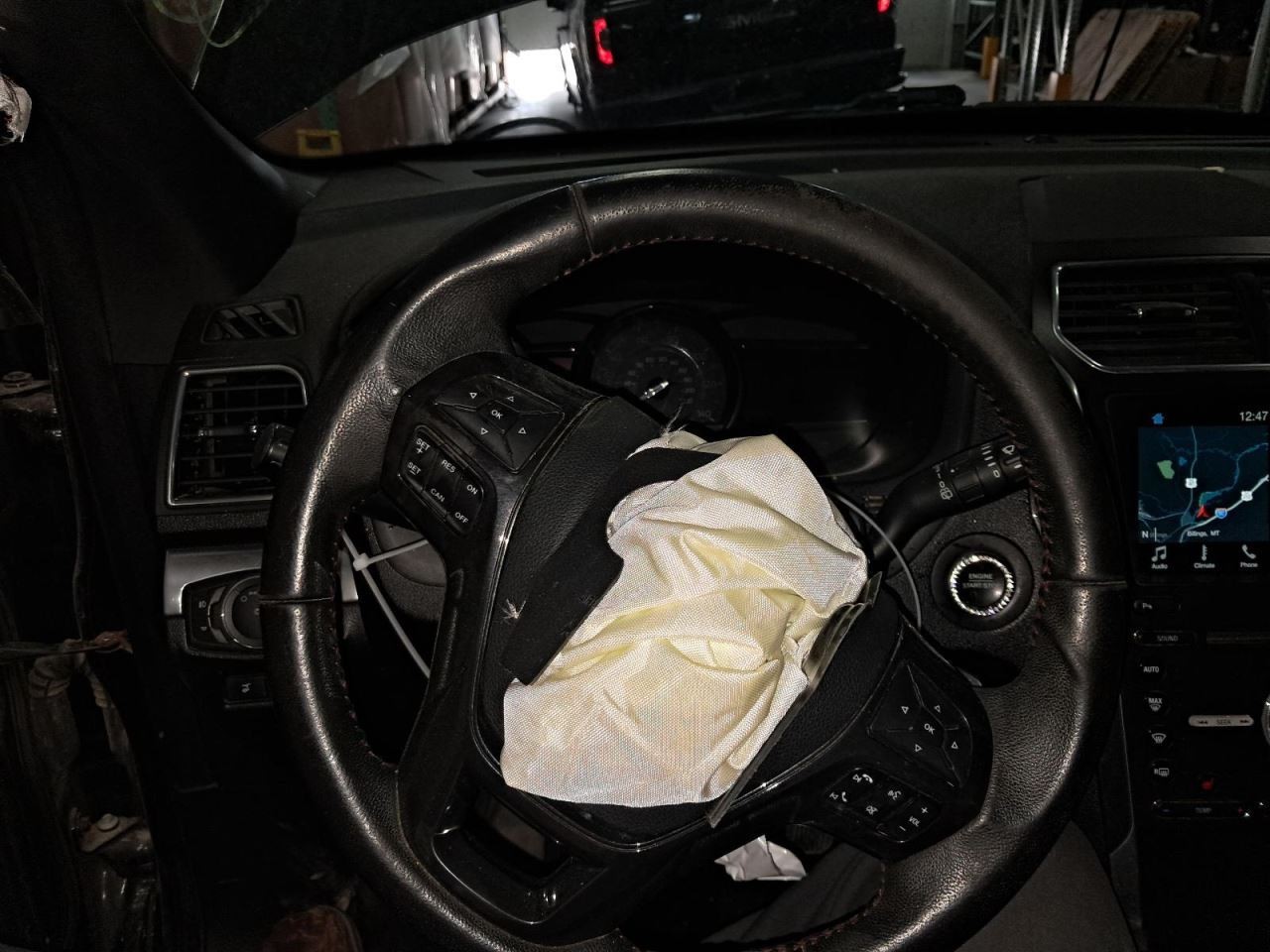 EXPLORER 2017 Glove Box 1608753
