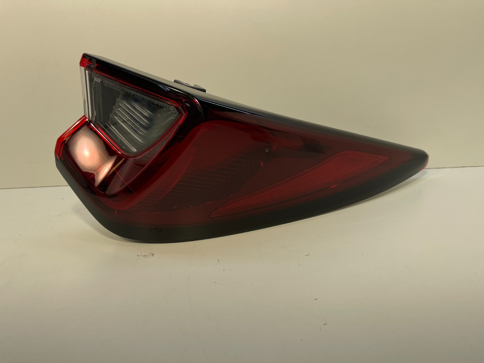 2022 – 2024 ACURA MDX REAR RIGHT PASSENGER SIDE OUTER TAILLIGHT LIGHT LAMP OEM