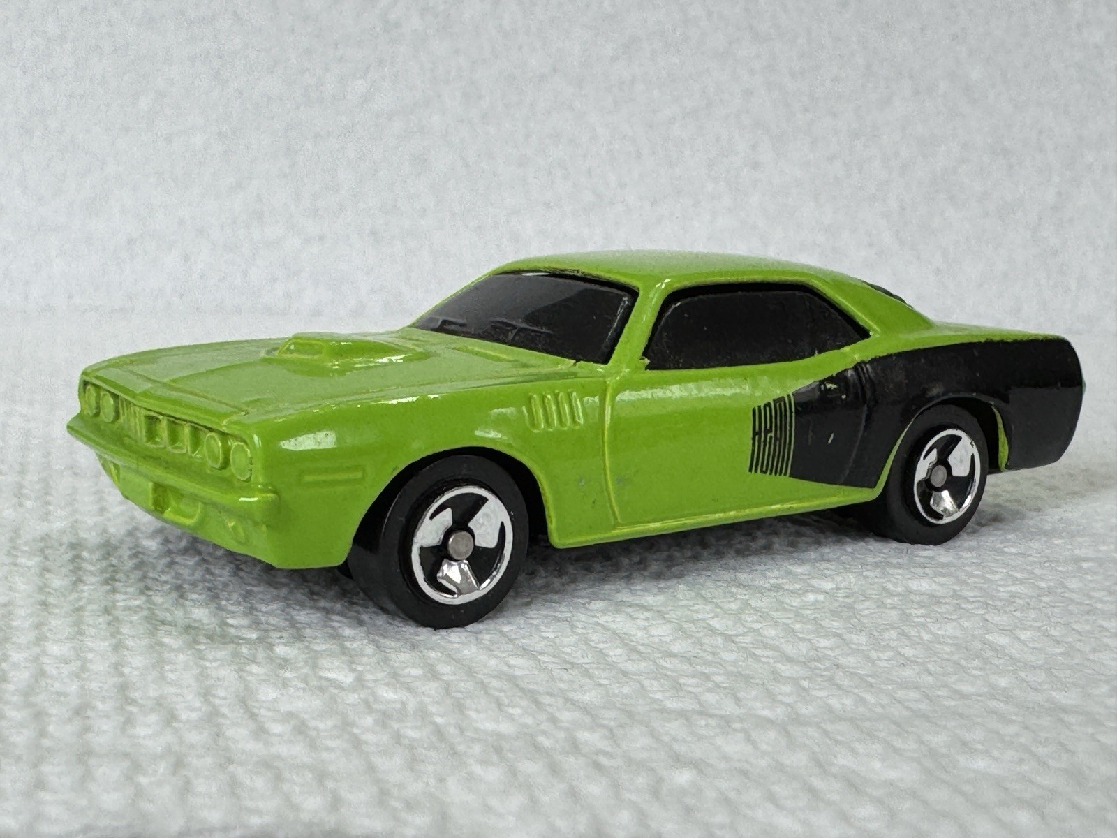 Maisto Plymouth Hemi Cuda Green 1:64 Diecast Muscle Car