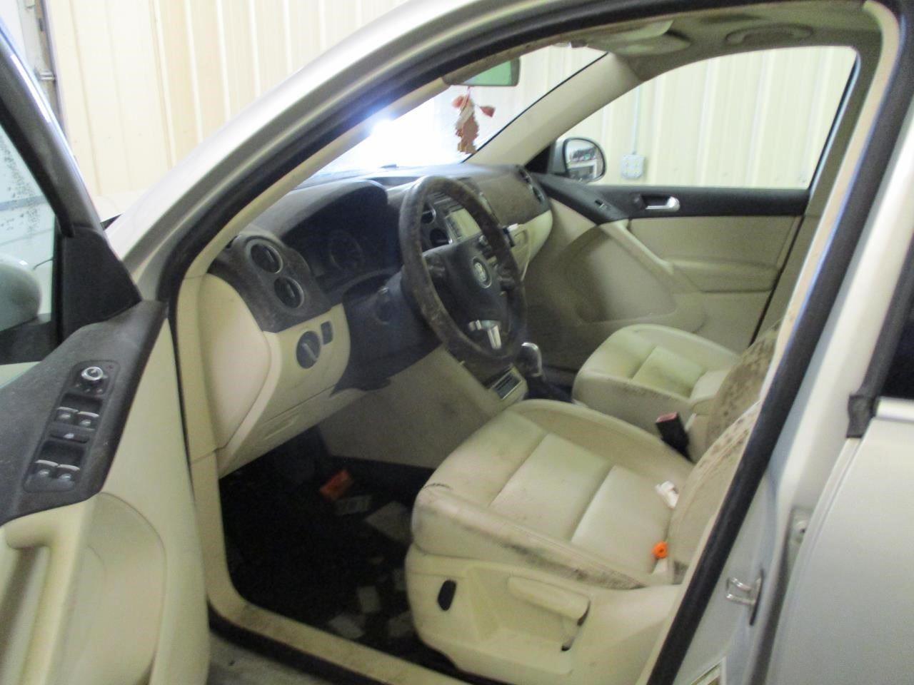 Chassis ECM Communication Interface Box Telephone Fits 12-15 TIGUAN 1729661
