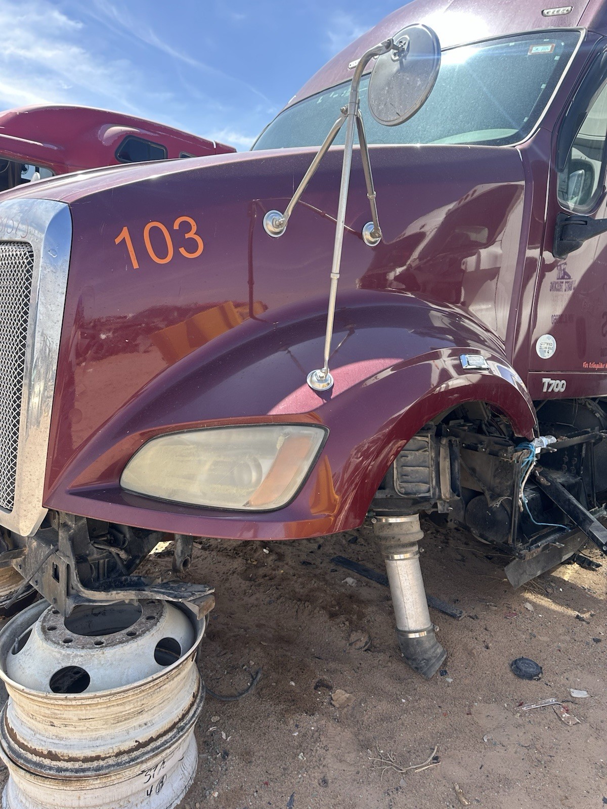 Complete Hood Assembly For Kenworth T660. Perfect Condition