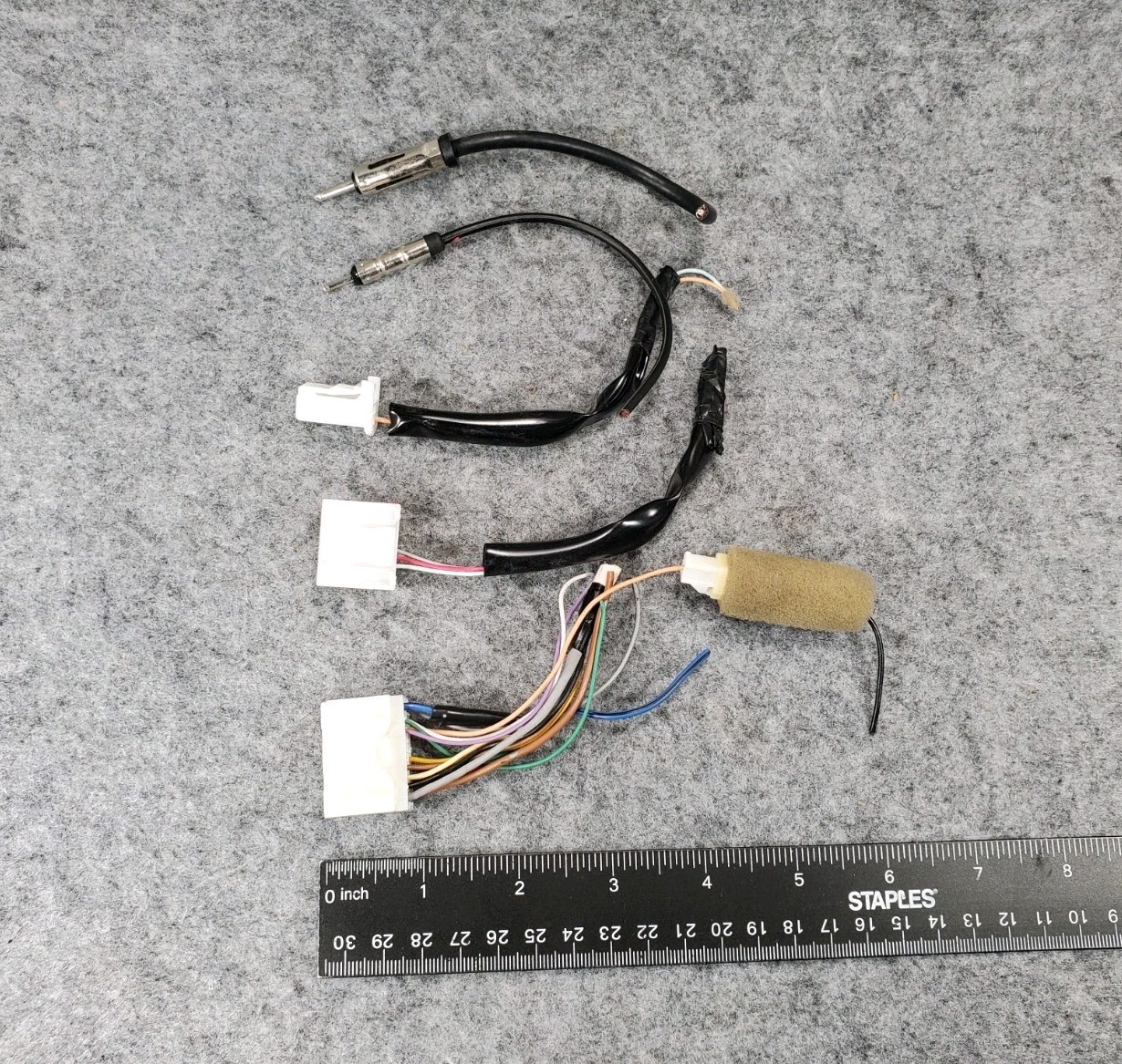 2004-2007 TOYOTA HIGHLANDER HYBRID RADIO RECEIVER CD PLAYER WIRE CONNECTOR OEM