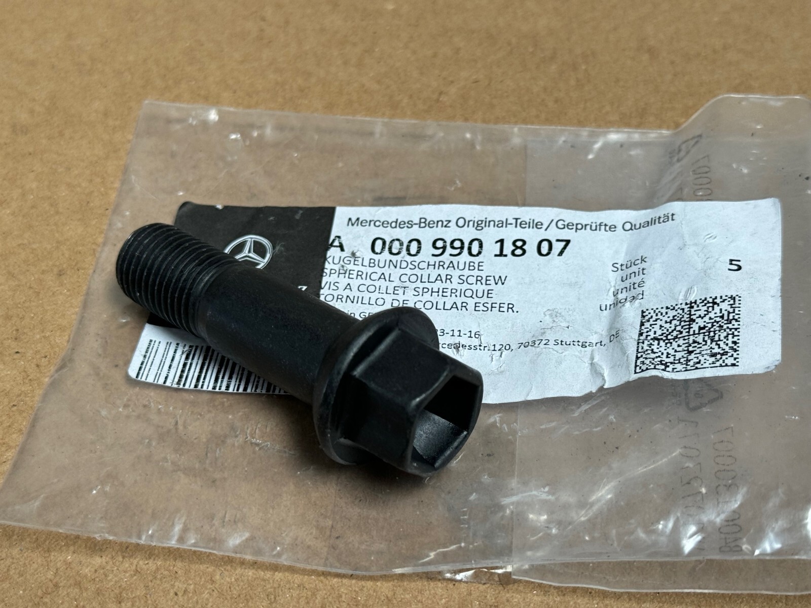 Set of 5 Mercedes-Benz Genuine BLACK Wheel Lug Bolt (14 X 19 X 1.5 mm) Germany