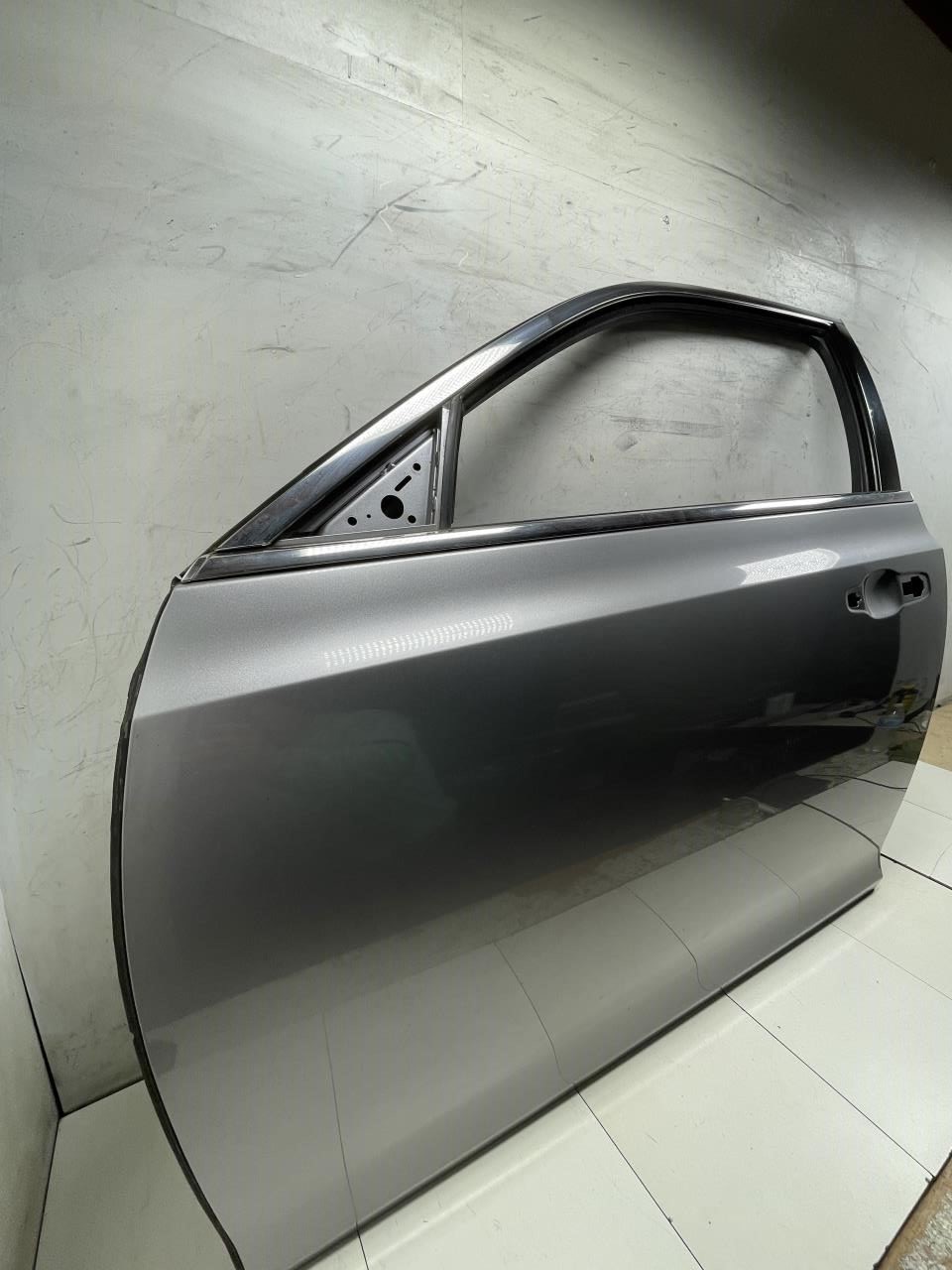2013 CHRYSLER 300 FRONT LEFT DRIVER SIDE DOOR SHELL OEM+