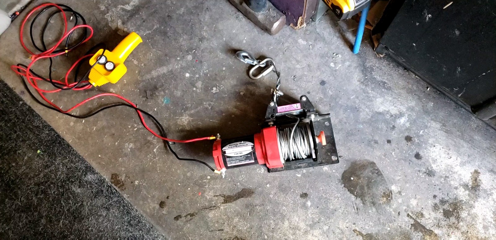 2000 LB Max Battery Powered Winch 120v