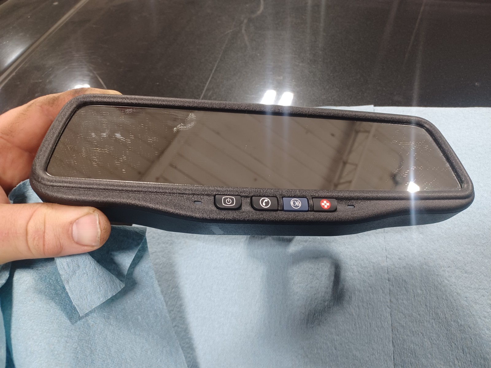 2009 Chevy Tahoe Interior rear view mirror w/ camera screen