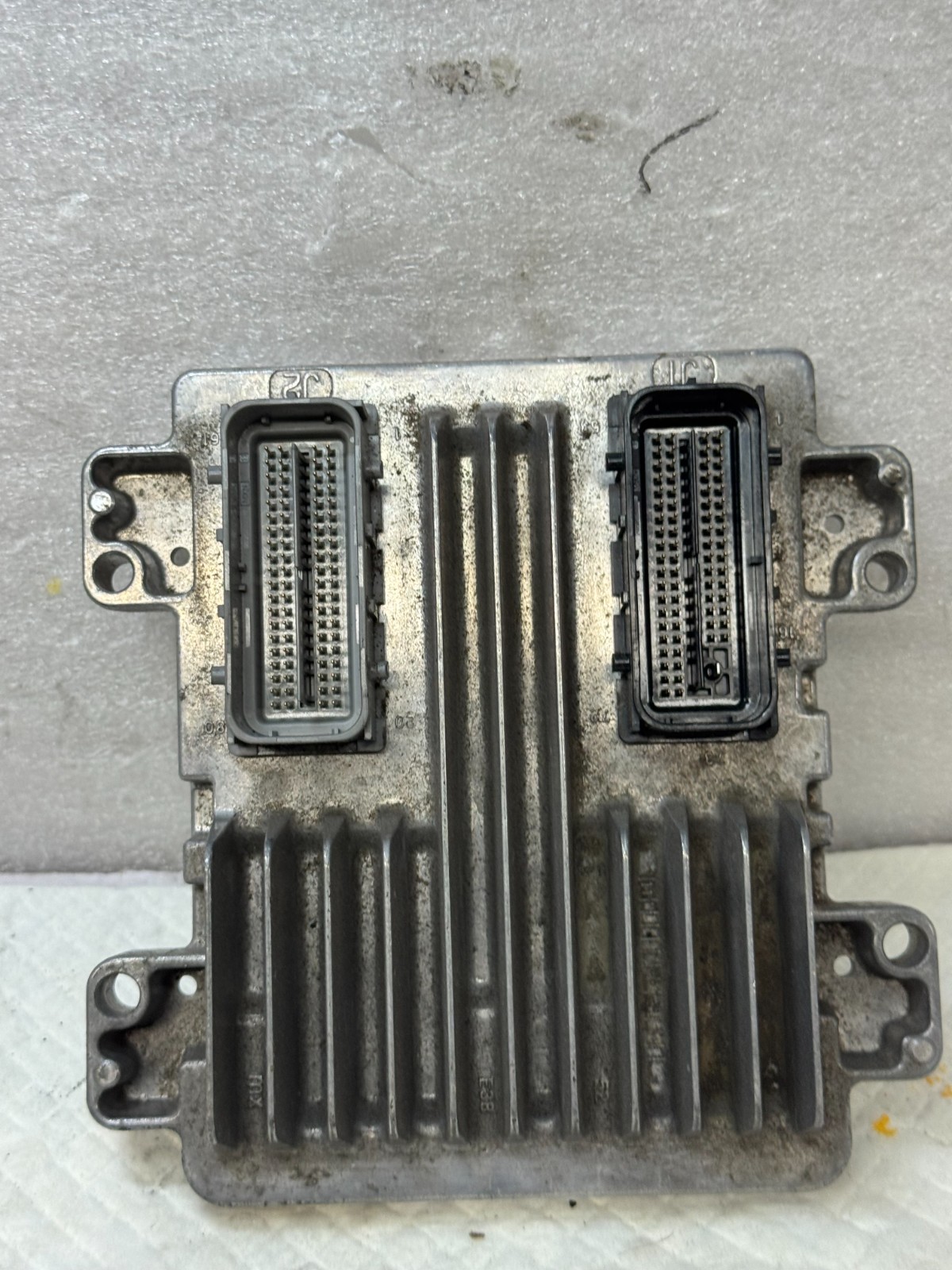 2008 Chevrolet Impala 3.9L Engine Control Unit Module ECU 12612384 OEM (V 39)