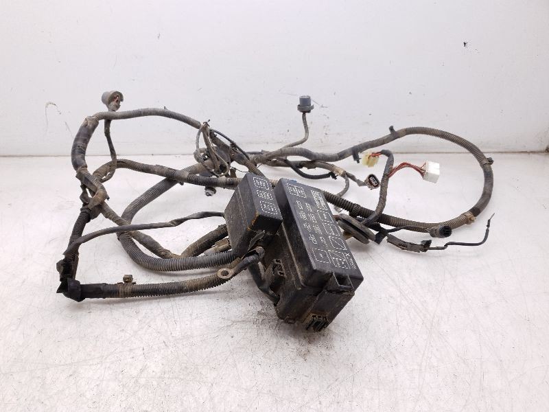 93 94 95 TOYOTA 4 RUNNER SR5 3.0L ENGINE FUSE BOX