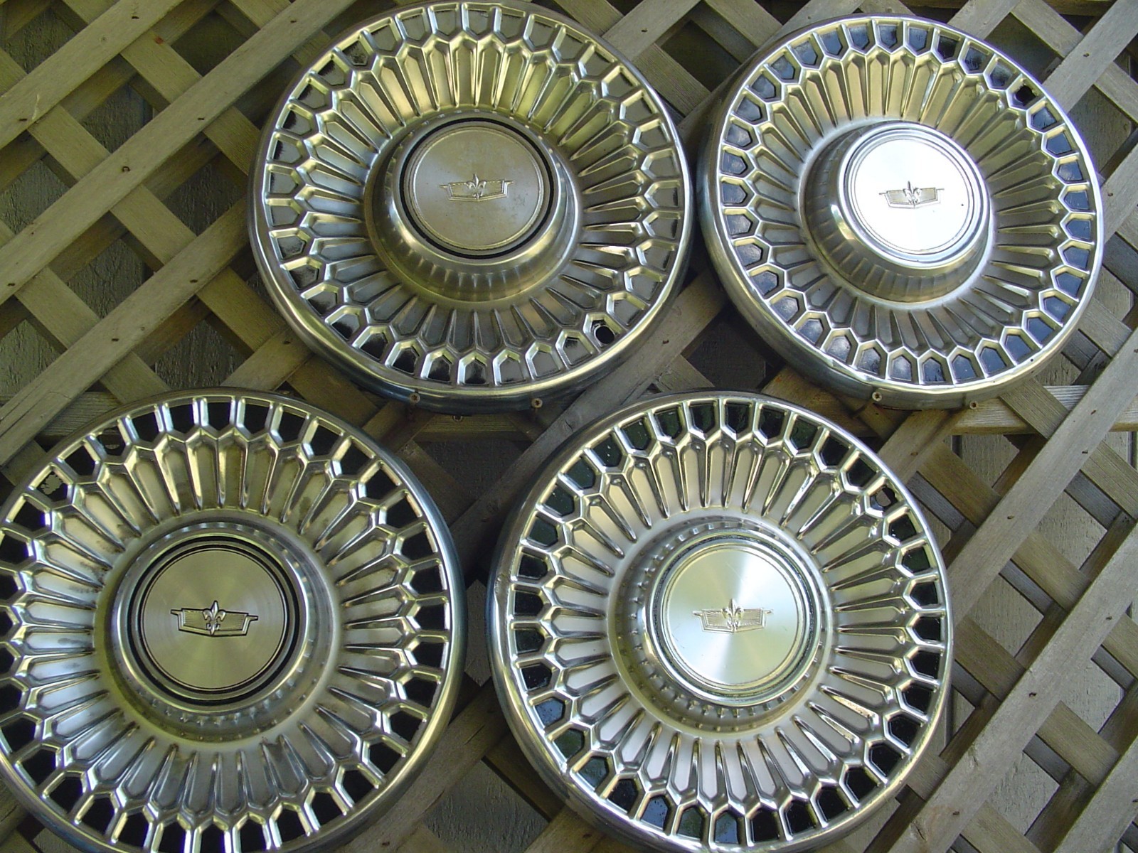 1977 1978 1979 CHEVY CHEVROLET CAPRICE VINTAGE HUB CAPS WHEEL COVERS CENTER CAP