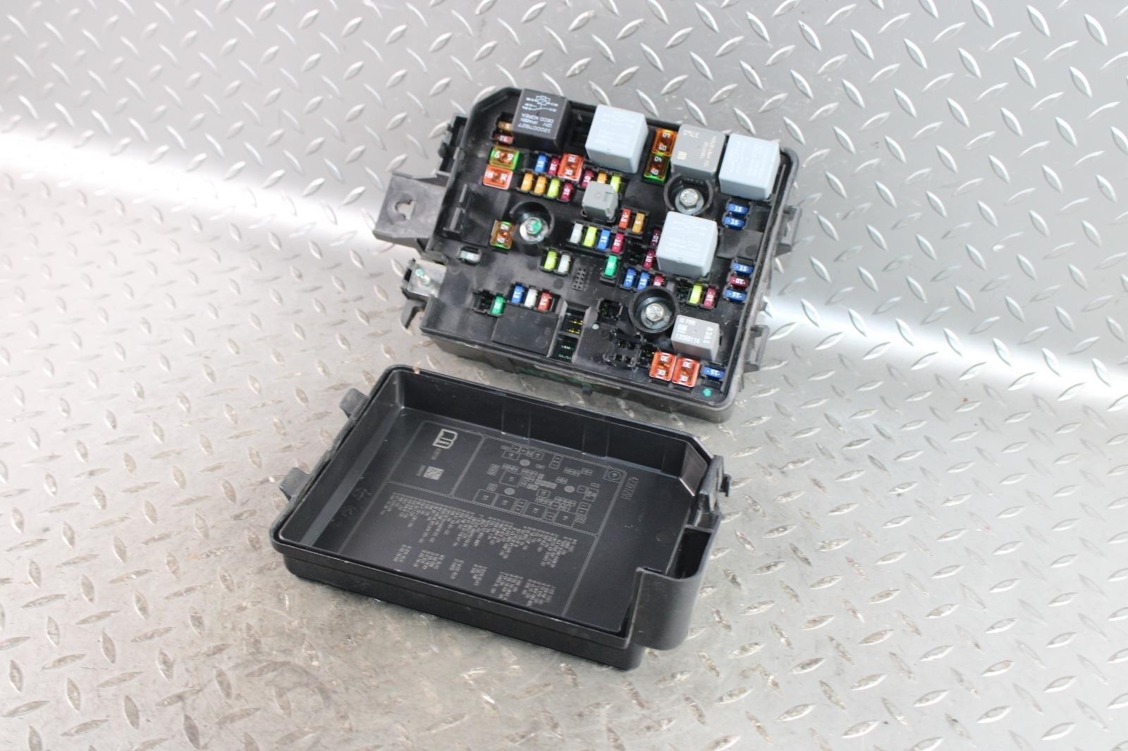 17′ Encore 1.4L Motor Engine Fuse Relay Power Distribution Box Housing OEM WTY