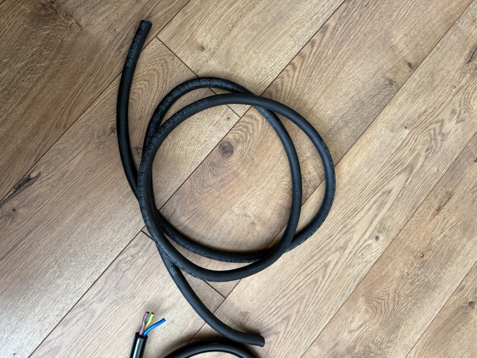 RV Power Cord 20 Foot 30 Amp 125V Cable Twist Lock Connector TT-30P/TT-30R FT