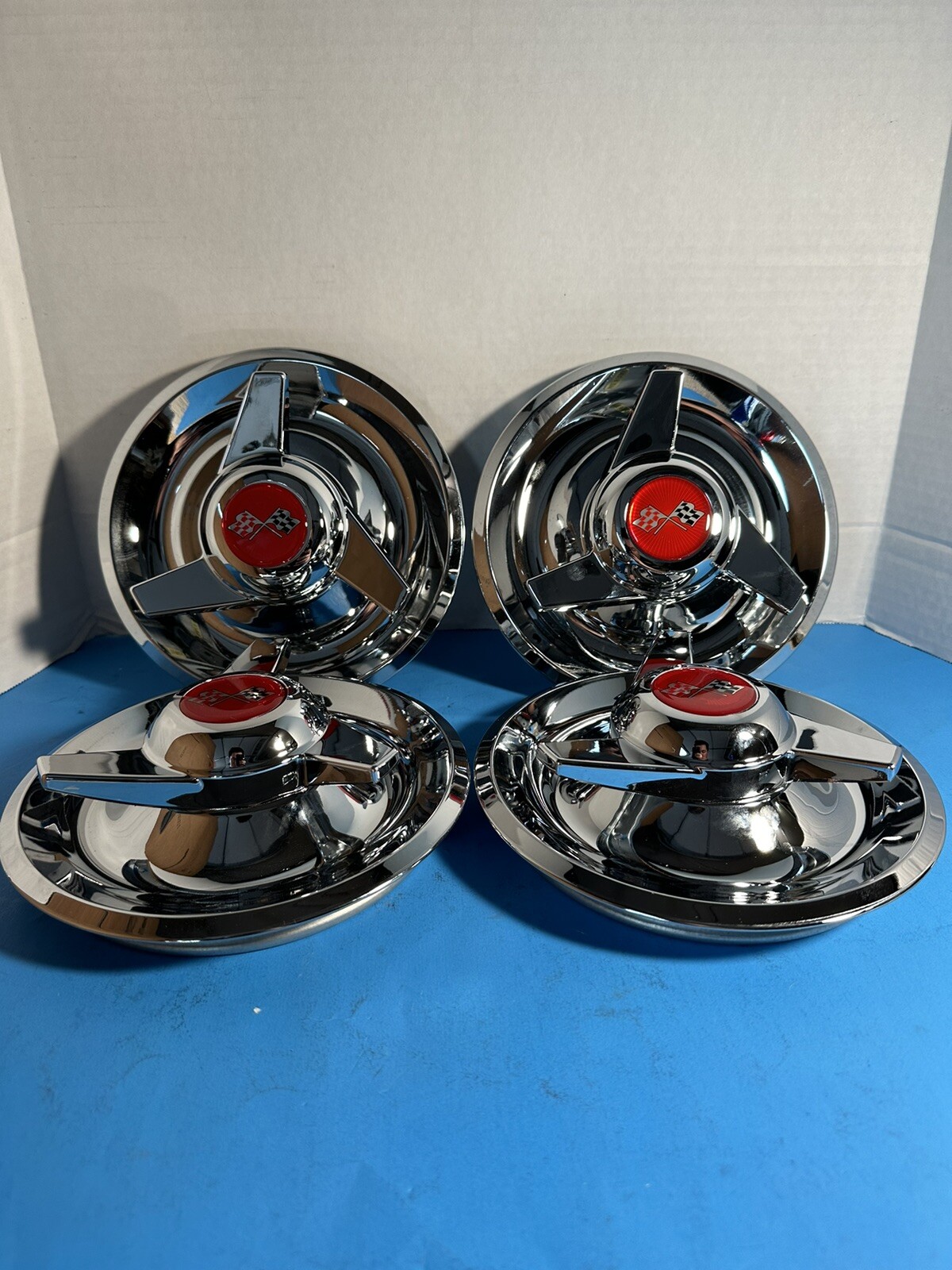 (4) 3 BAR SWEPT SPINNERS CENTER CAPS FOR CHEVY RALLY WHEELS 7″, RED FLAGS LOGO