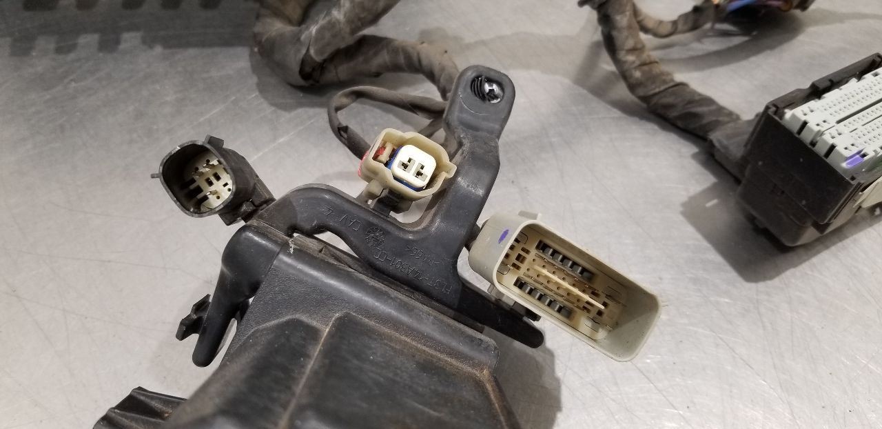 16 FORD F150 5.0L ENGINE FUSE BOX