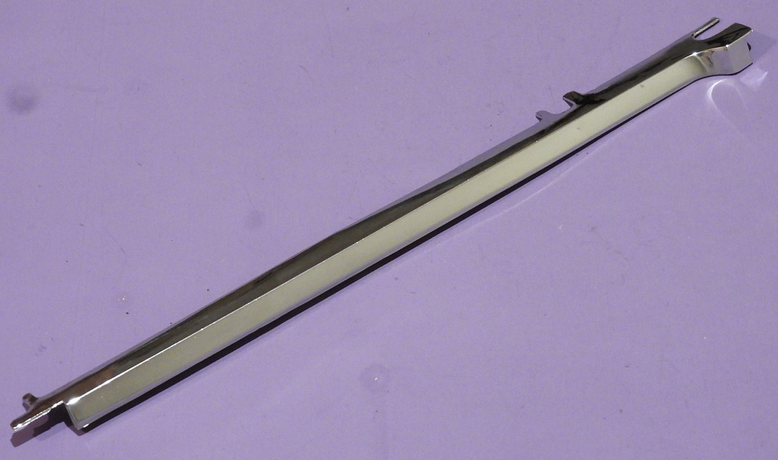 1973-76 LINCOLN MARK IV OEM FRONT TRIM MOLDING PASSENGER SIDE – D3LB-13B190-AD