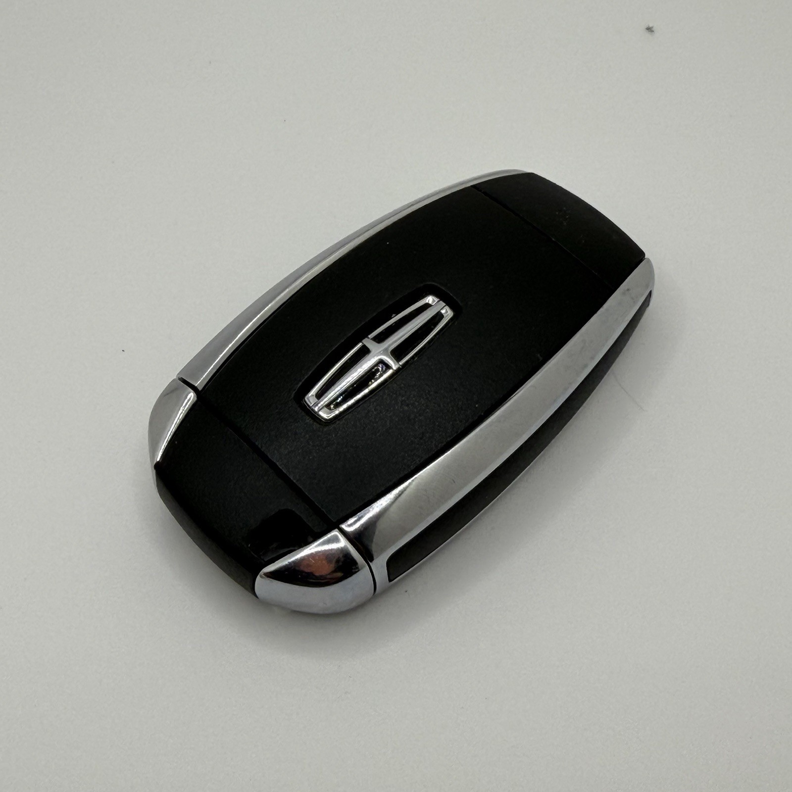OEM Lincoln Smart Key Fob Remote M3N-A2C94078000 HP5T-15K601-BE Good Condition