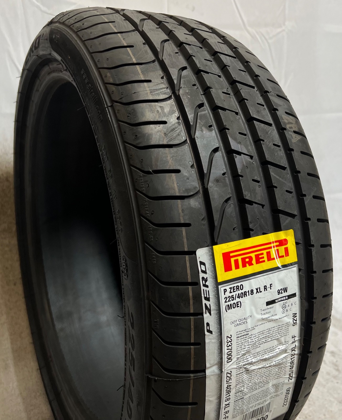 1 – NEW 225/40R18 XL (92W) Pirelli P Zero Run Flat (MOE) Mercedes OEM – 7098