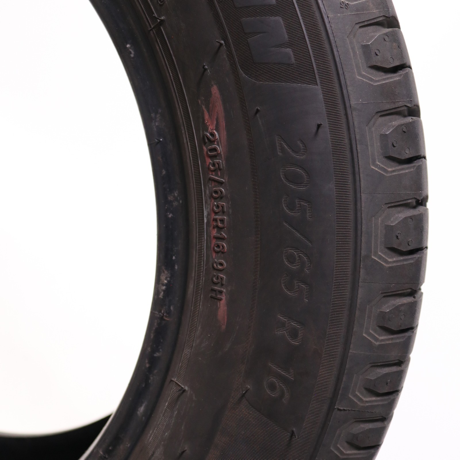 Set of 4 Used 205/65R16 Michelin Defender 2 – 95H – 8-9/32 No Repairs