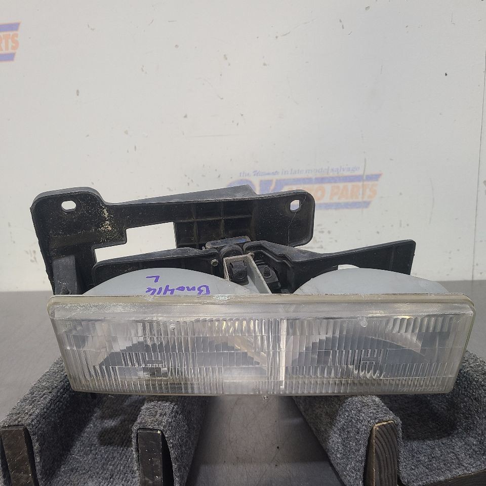 98 1998 CHEVY TAHOE HEADLIGHT LAMP LEFT DRIVER