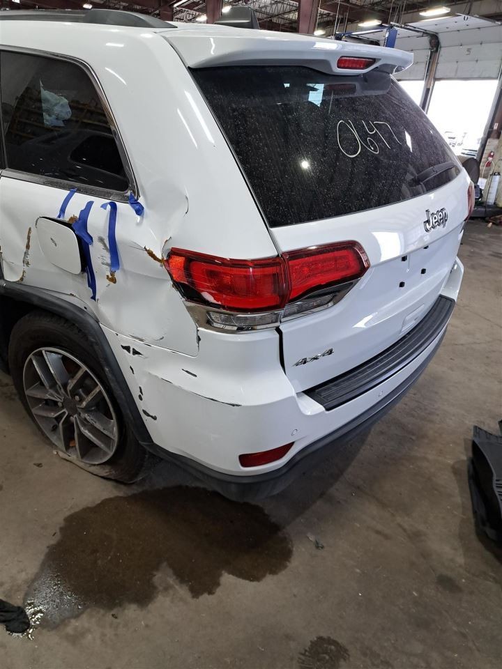 2020 Grand Cherokee Right Passenger Side Rear Door Assembly Color: White Pw7
