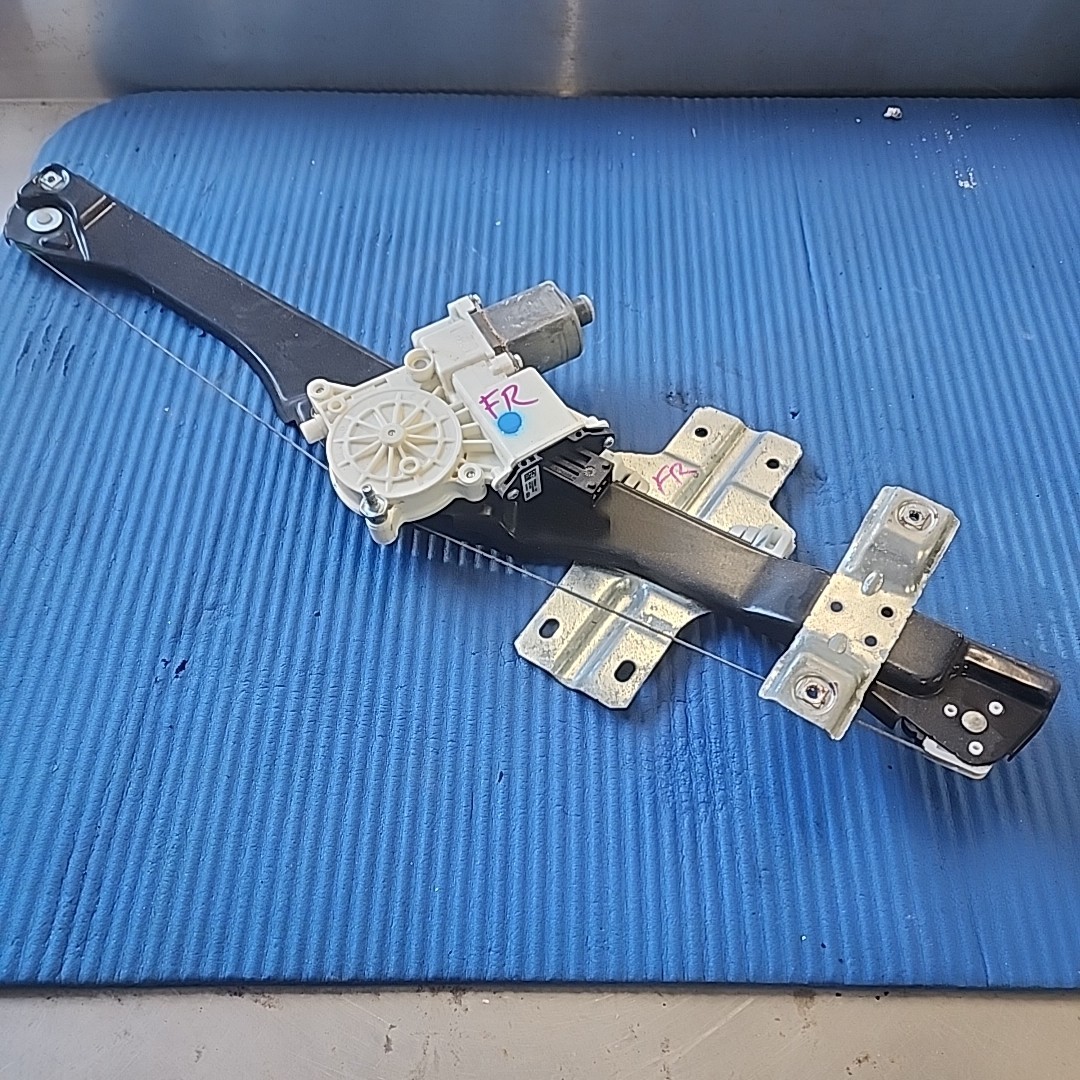 Buick Enclave 2009-16 Front Passenger Front Window Regulator 25901213 OEM Used