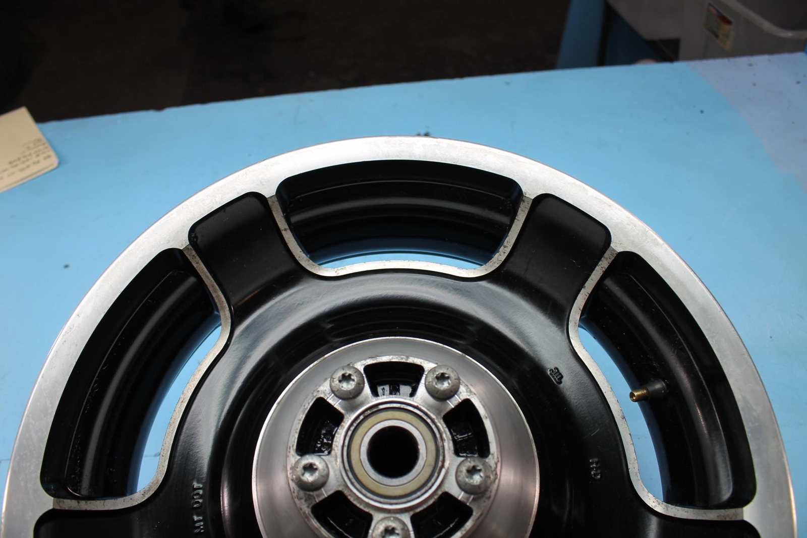 1284 12 HARLEY-DAVIDSON ELECTRA GLIDE REAR WHEEL BACK RIM 16X5.00 CAST