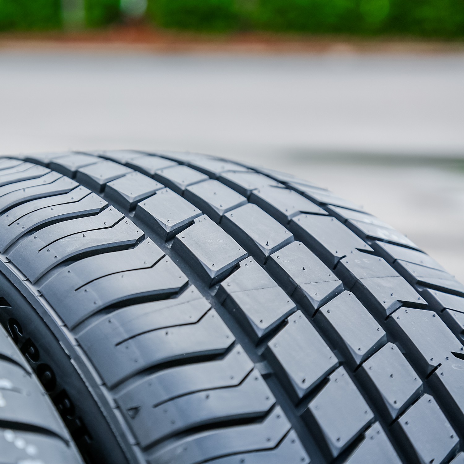 4 Tires Atlander Xsport-86 235/35ZR20 235/35R20 92W XL High Performance