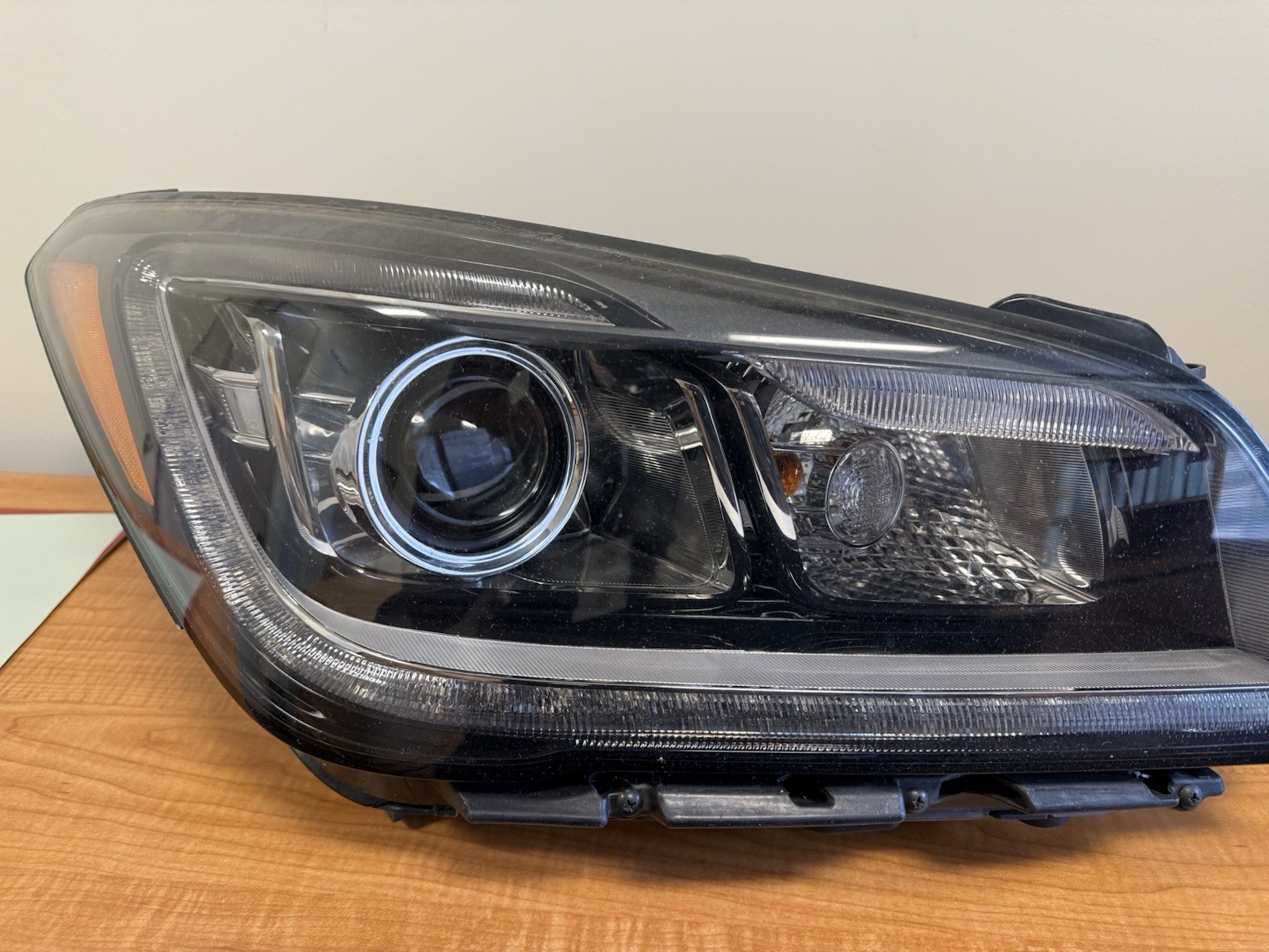 2015 Hyundai Genesis Sedan 5.0 V8 Left and Right Headlight Set