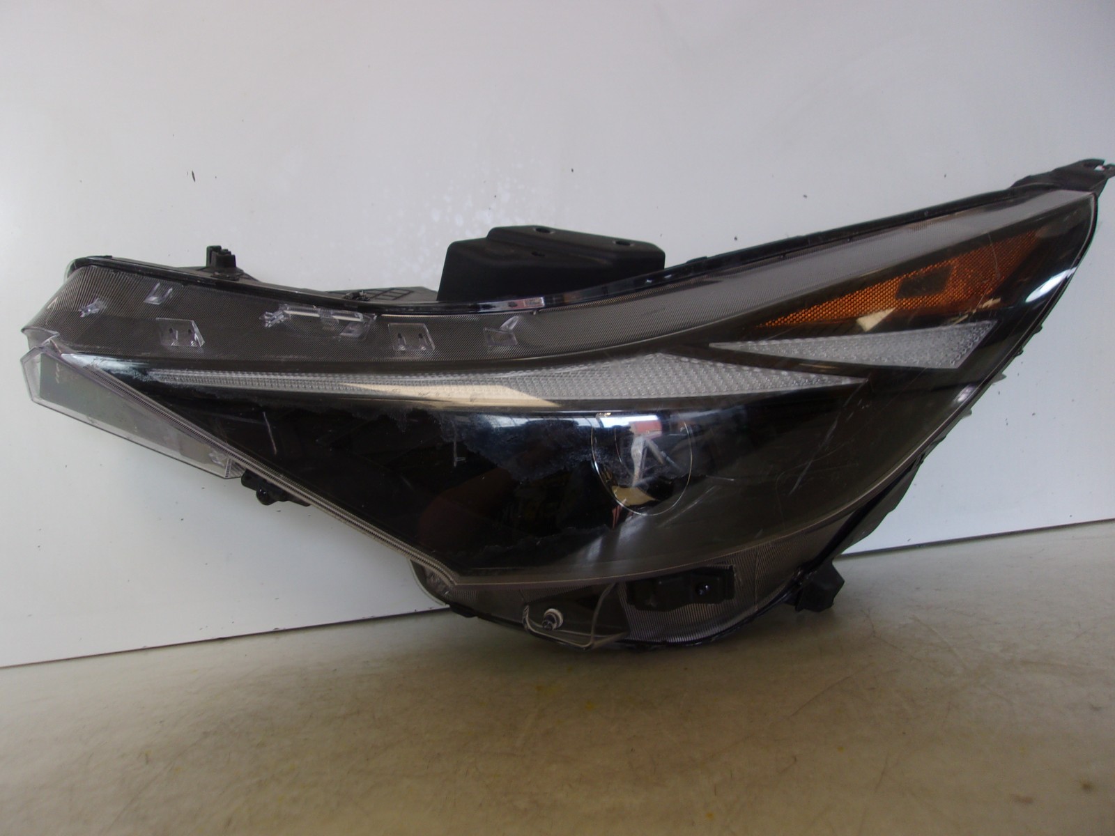 Fits 2021-2023 Hyundai Elantra Driver Left LH Halogen Headlight w/LED Accent TYC